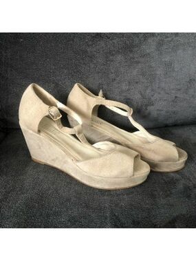 𝅺brida Size 37 Nude Suede Platform Sandals
